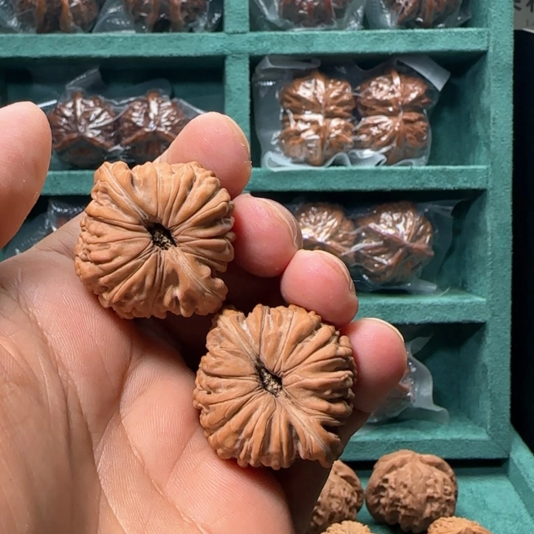 【闪购商品】文玩核桃吊坠花***田