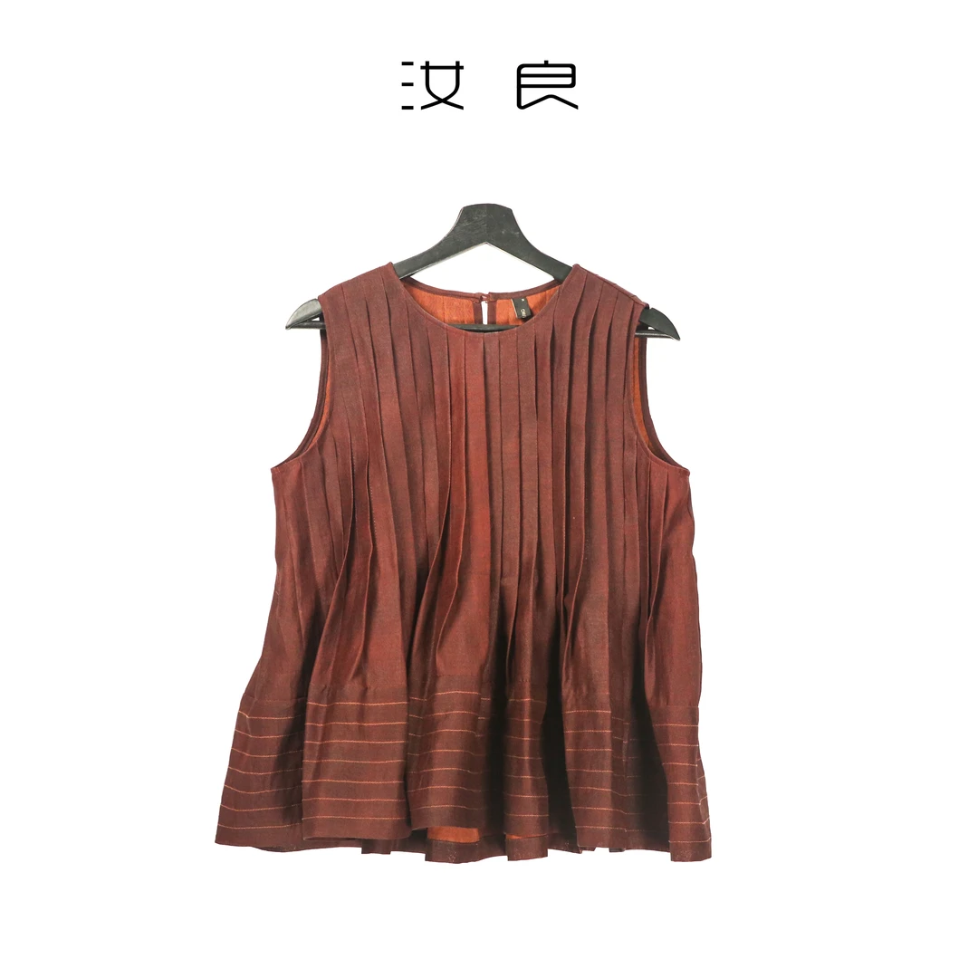 金标系列重工压褶立体无袖衬衫