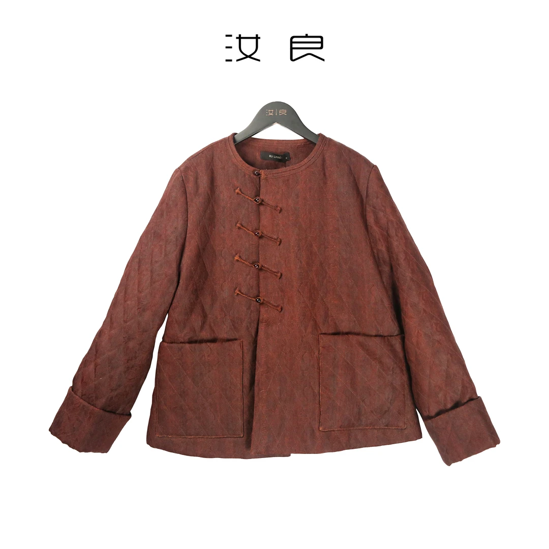 圆领斜一字珠扣棉衣