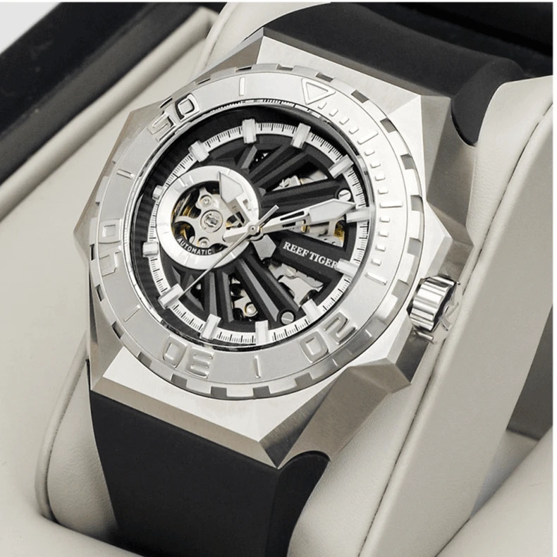 REEFTIGER/瑞夫泰格潮流夜光镂空黑盘机械手表男士男款防水夜光