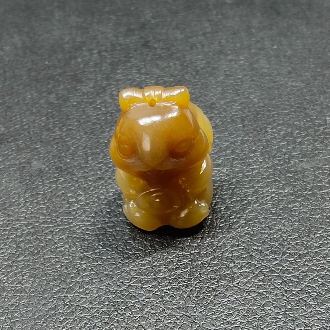 新疆和田玉且末糖白兔子吊坠玉兔子糖玉俏色手工雕刻和田玉生肖兔