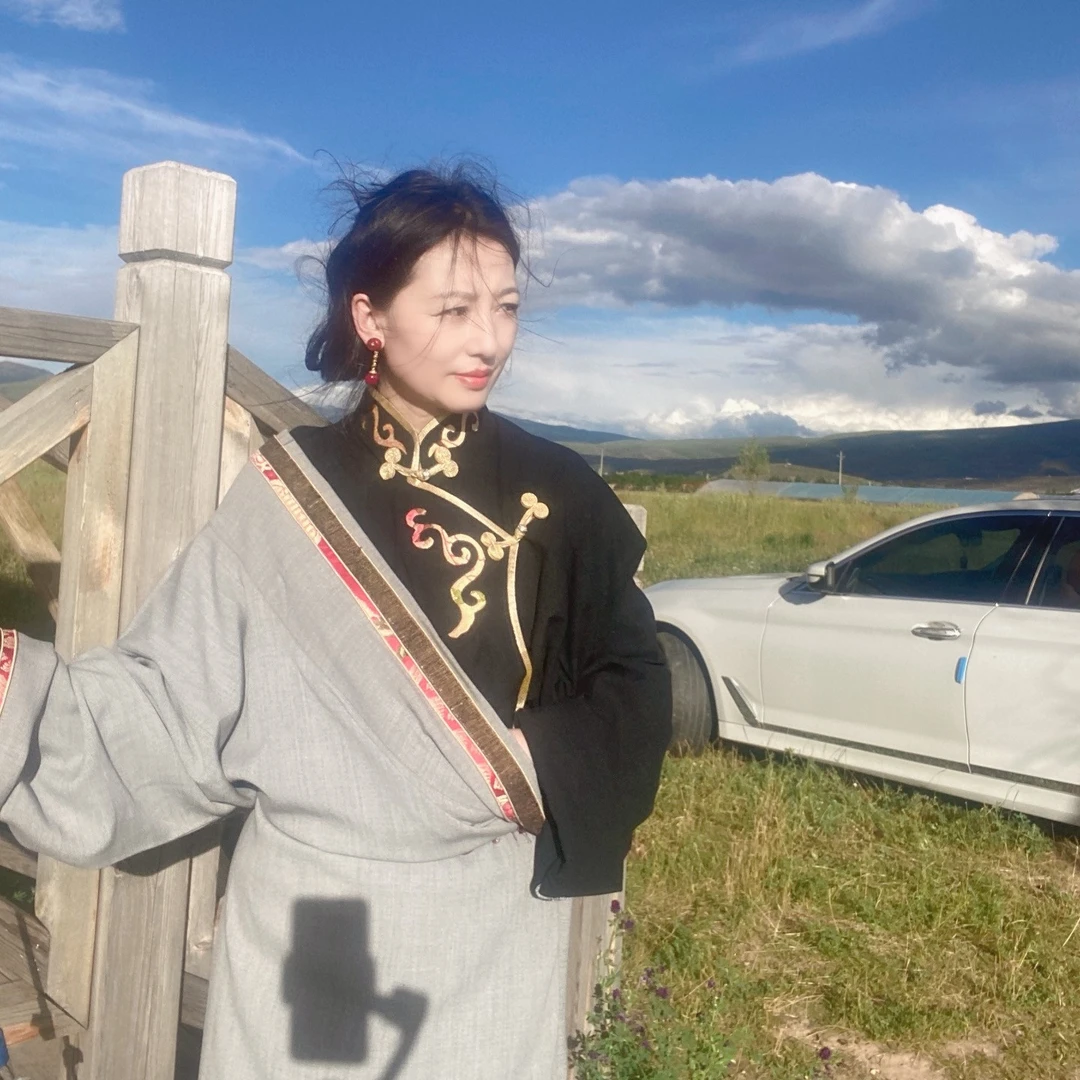 贡珍衣勒翁不然衬衣加金边