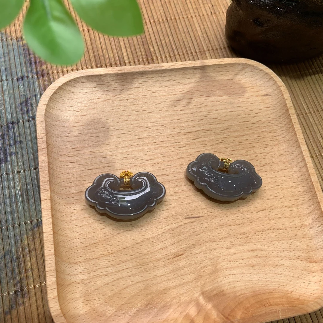 天然和田玉18K祥云锁吊坠-多样性发其一-301039