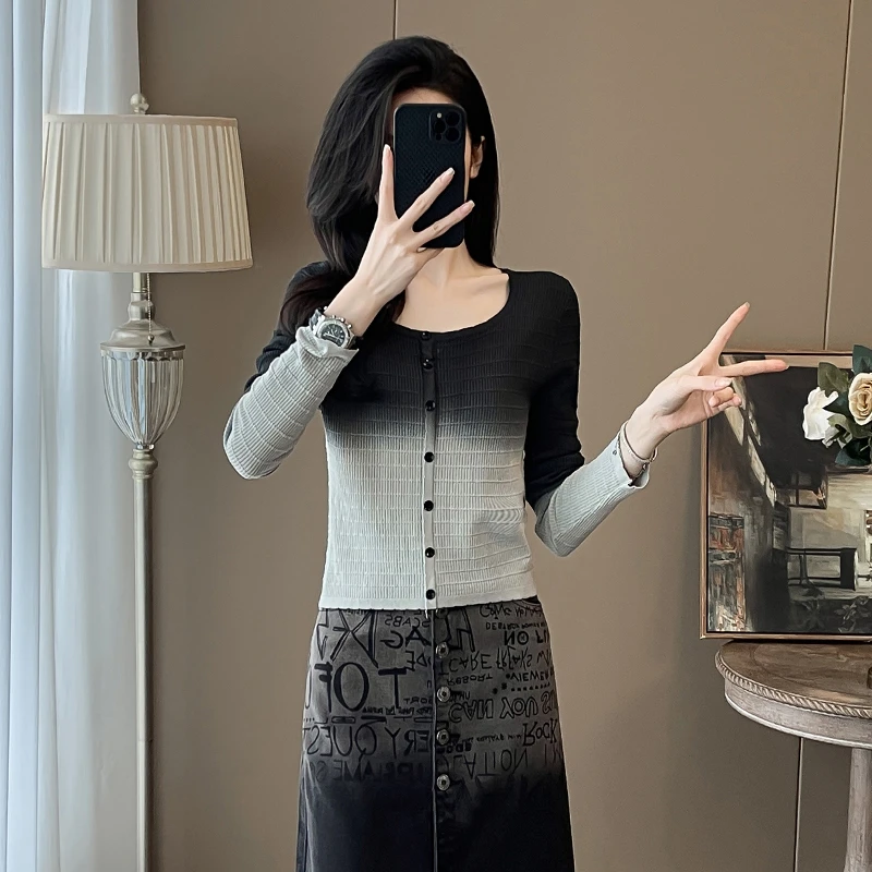 小个子渐变长袖短款针织衫女装秋季新款设计感百搭修身显瘦上衣潮