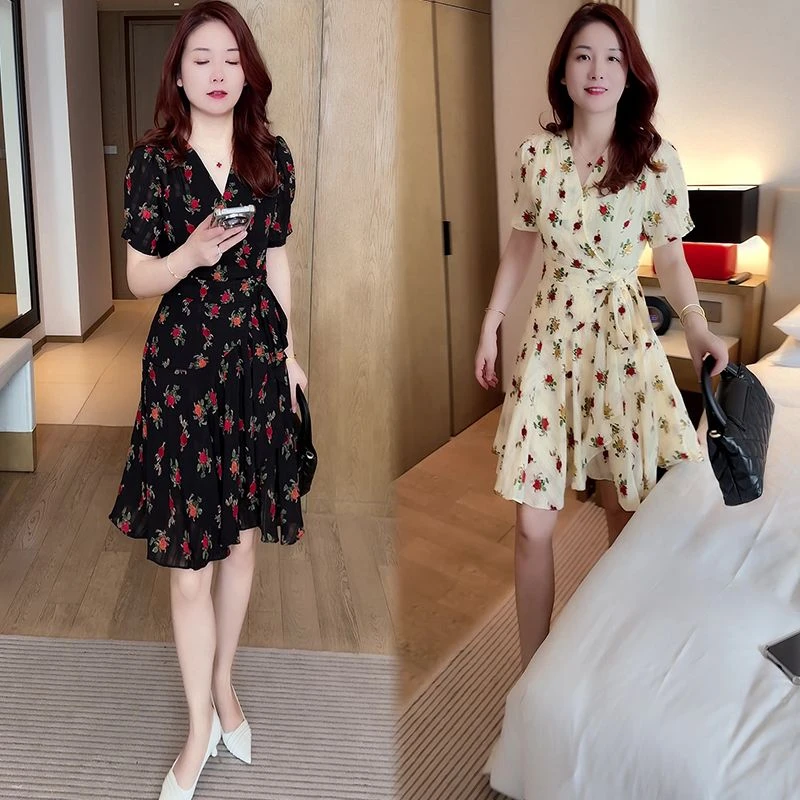 时尚V领碎花连衣裙女2025夏季新款韩版收腰显瘦小个子大码中长裙