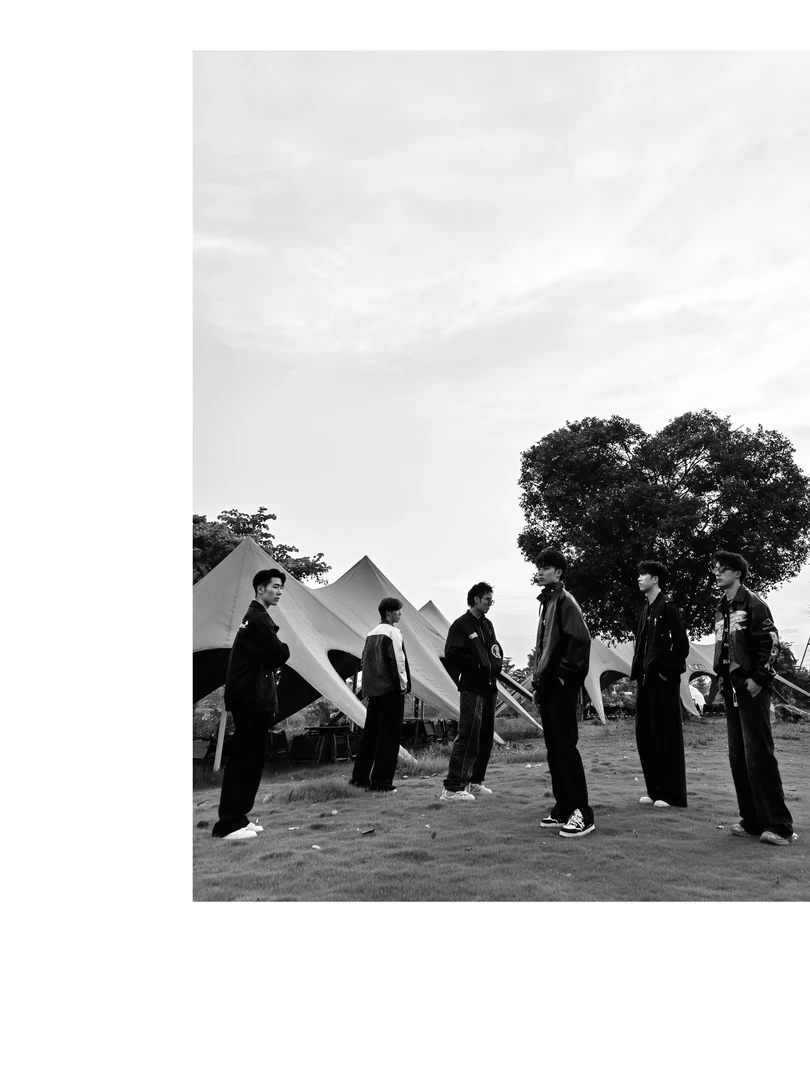 3910  小众买手贴布刺绣设计棒球羽绒服   XH  JIUYI