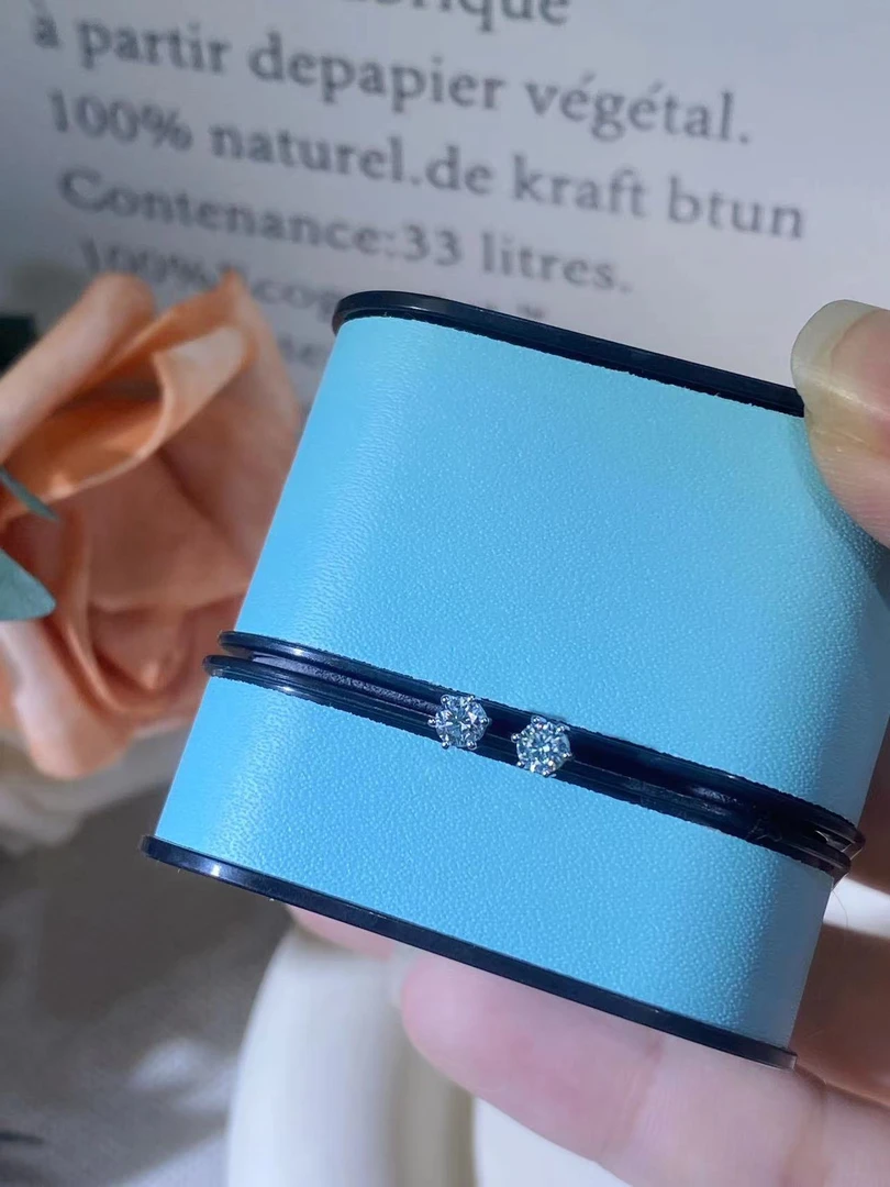 【六言臻选01】 30分六爪耳钉 18k金天然钻钻石