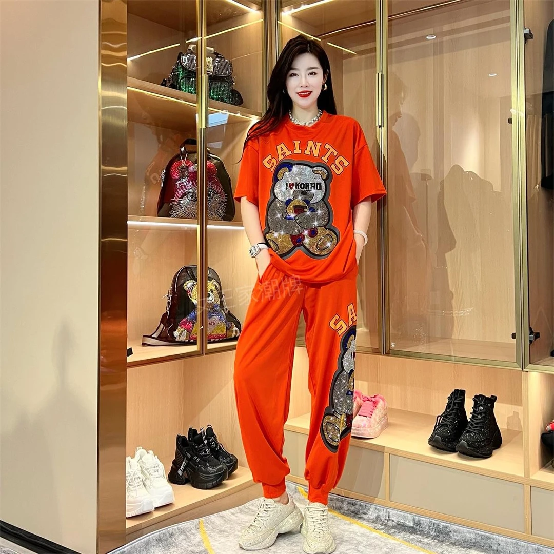 女王家潮牌重工烫钻潮流小熊时尚休闲套装{买上衣送裤子}发一套