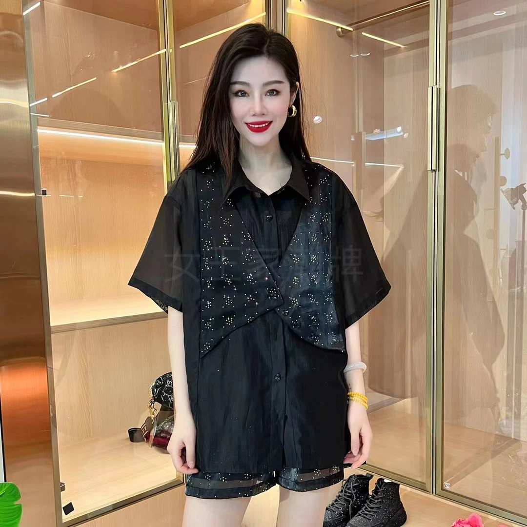 女王家潮牌 黑色轻奢定制款假马甲拼接双层重工烫钻短袖衬衣套装