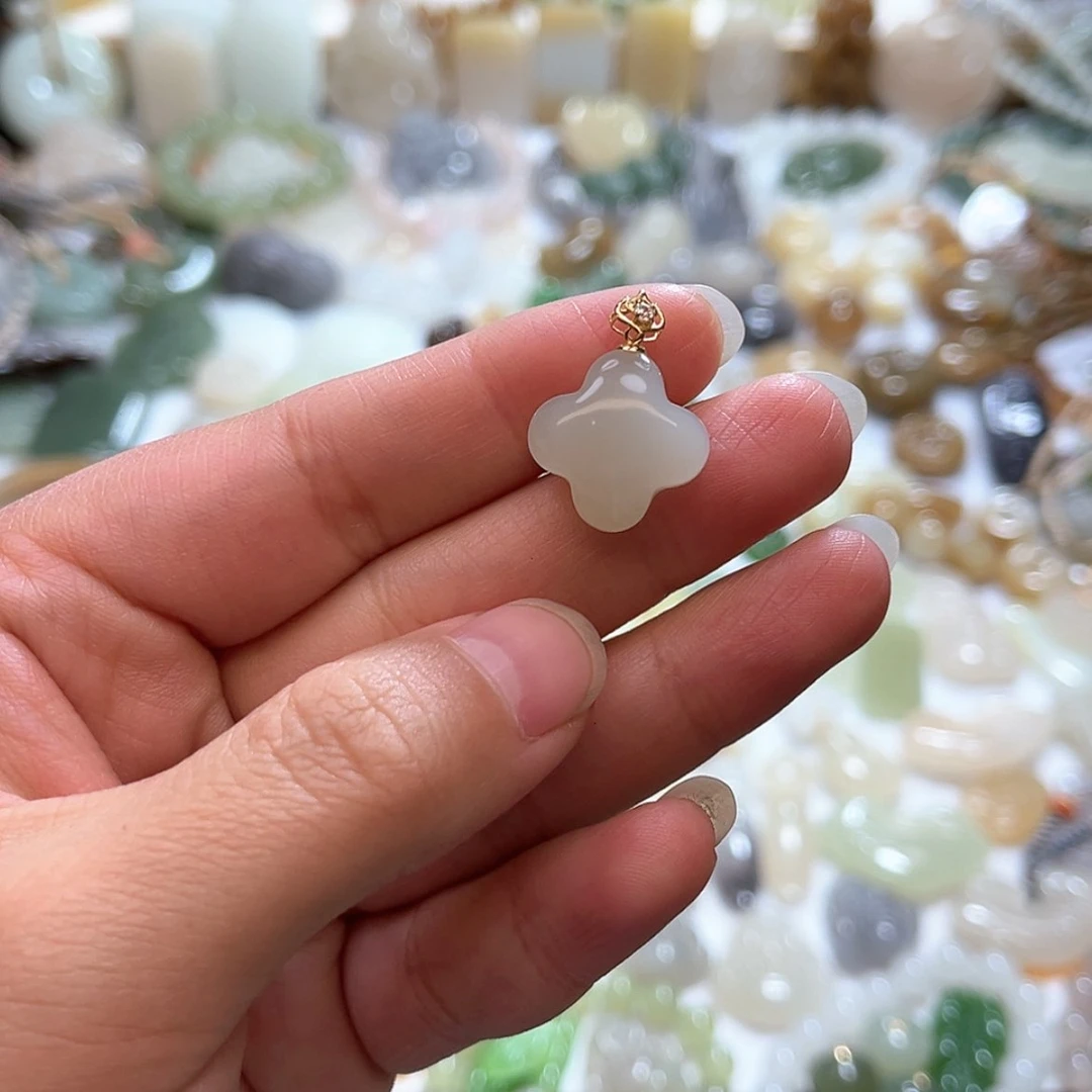 【闪购商品】和田玉吊坠(赠链)18K金镶嵌手***牛