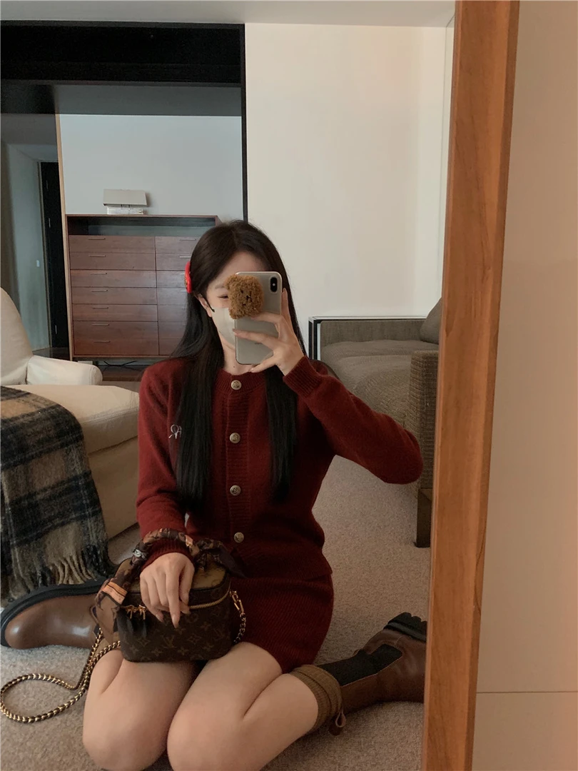 红色套装女秋冬季针织毛衣轻奢开衫上衣半身裙小香风两件套学院风