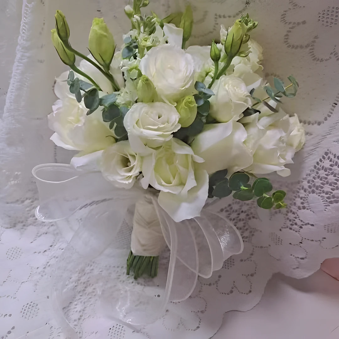 新娘手捧花领证拍照婚纱照结婚登记鲜花花束花店全国送花上门女友