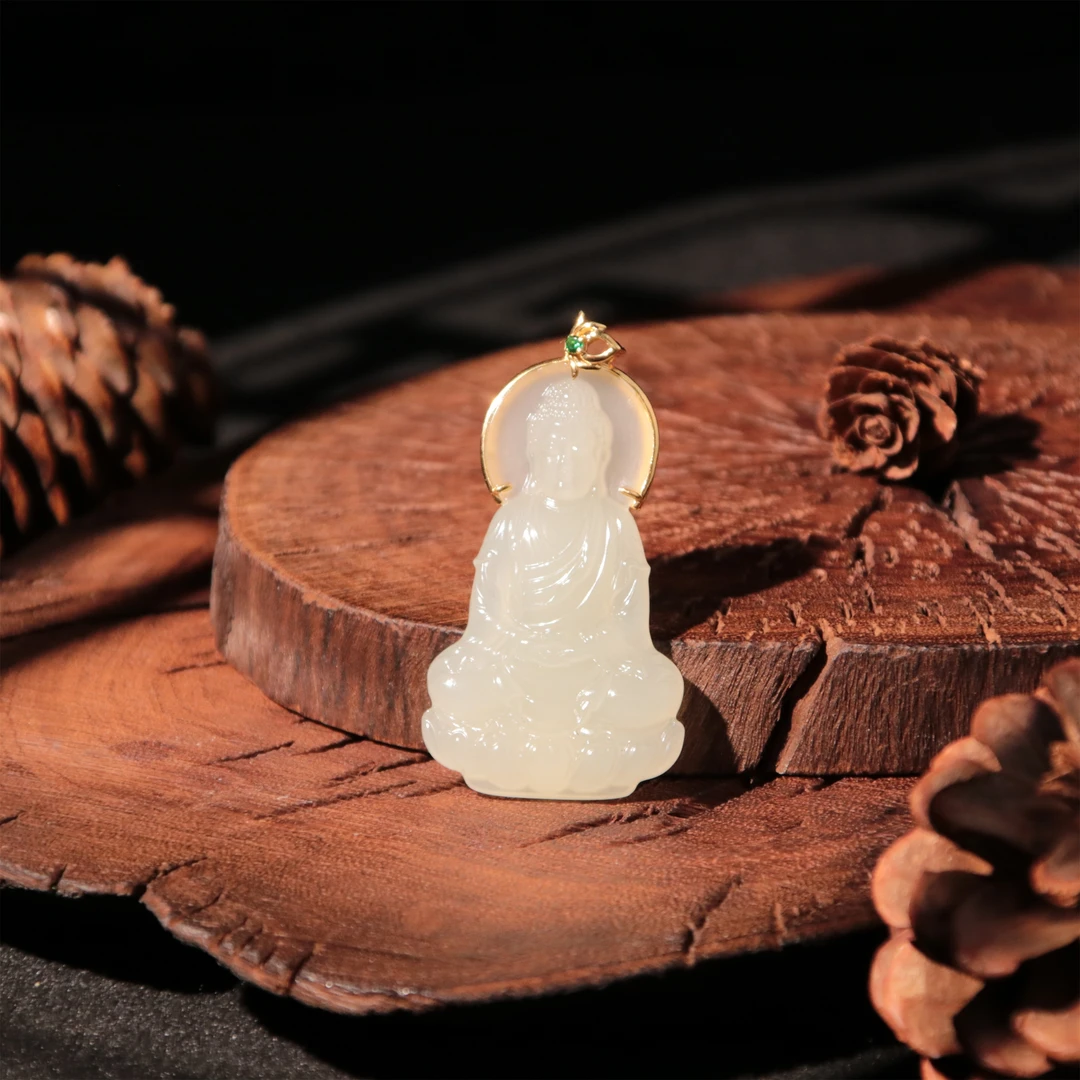 【泓贝珠宝-L249】18k金镶嵌和田玉老料冰翠精雕大日如来吊坠