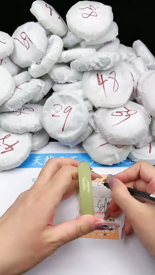 【闪购商品】石英质玉手镯未镶嵌36c