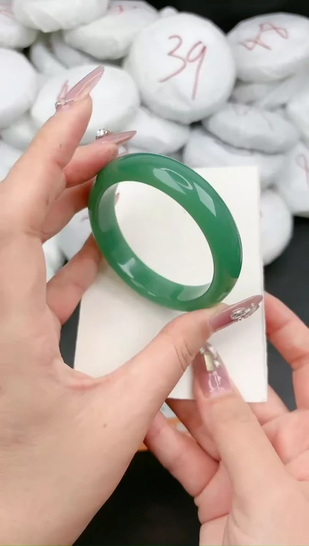 【闪购商品】石英质玉手镯未镶嵌155c