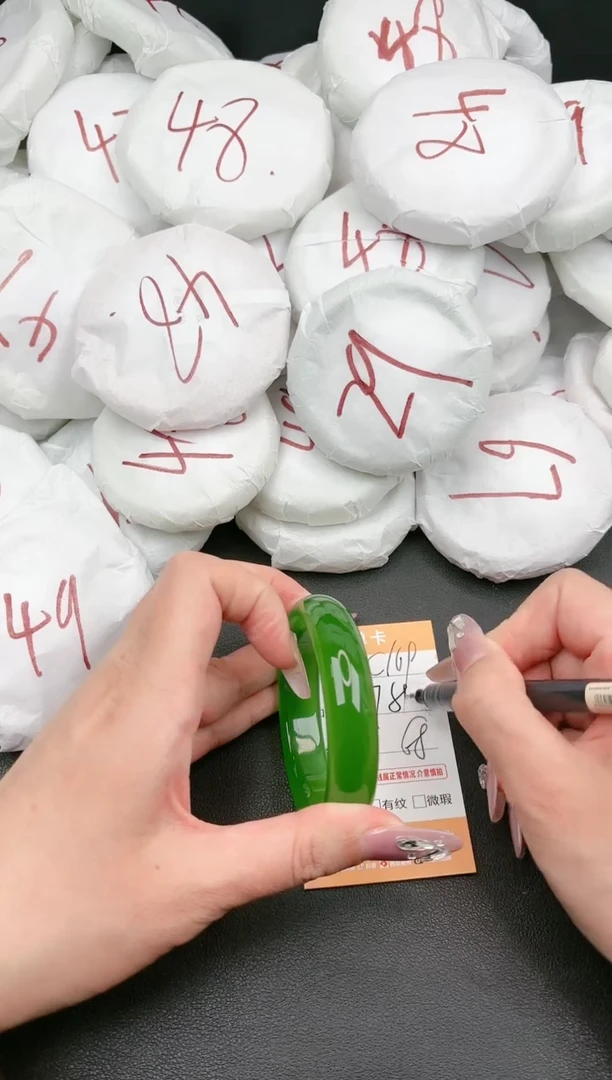 【闪购商品】石英质玉手镯未镶嵌169c