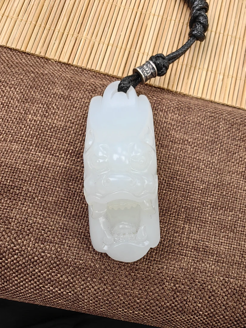 和田白玉手工龙头