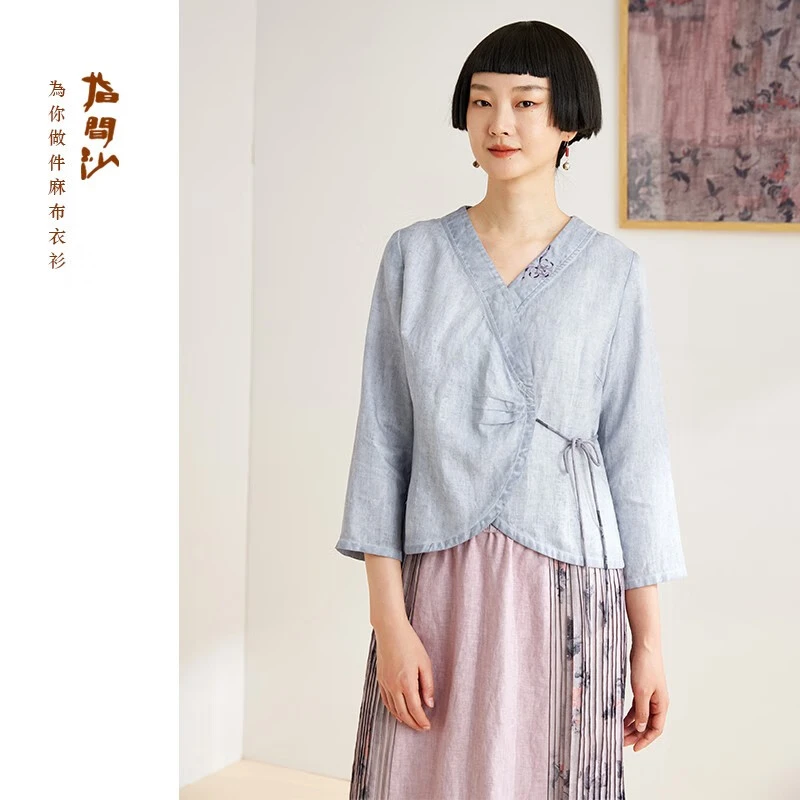 指间沙2331039女装2023年秋季新款收腰绑带炒色刺绣亚麻短外套