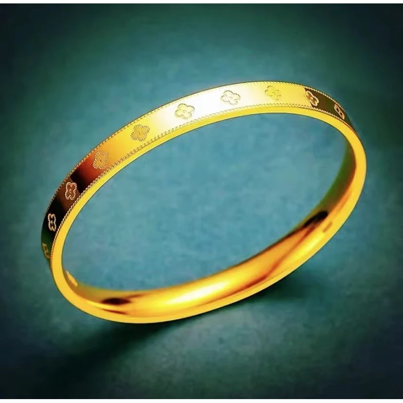 合金手镯 四叶草手镯经典饰品金色。轻奢大气时尚潮流百搭