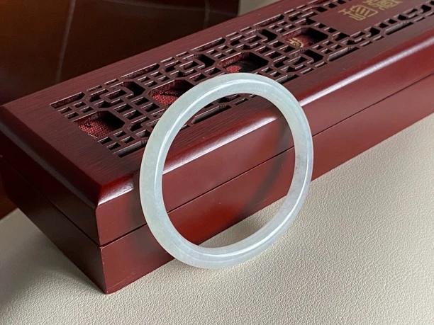 （157）圆条贵妃镯55.2-6.0×6.5