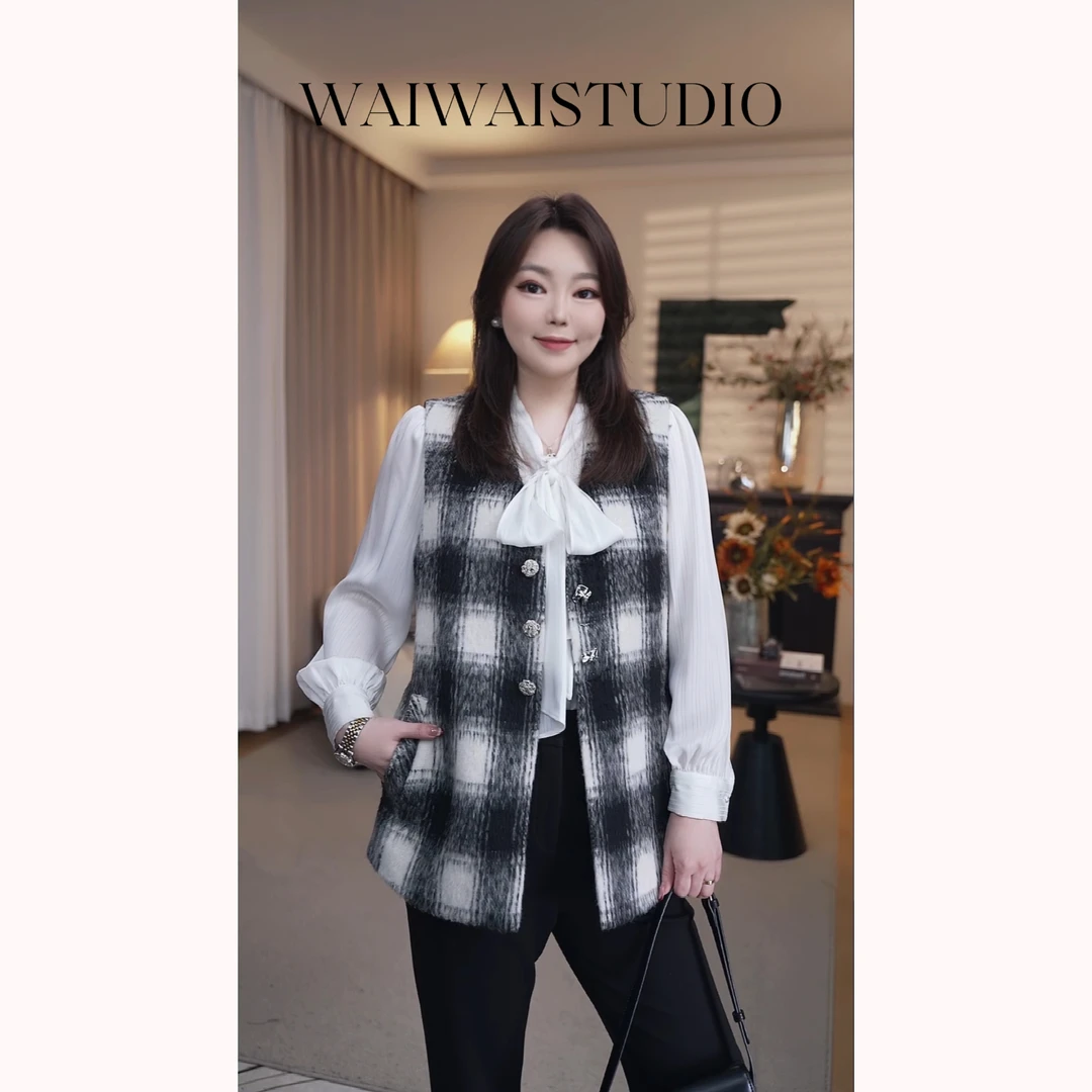 【山岚】格纹V领艺术感毛呢马甲 24A307