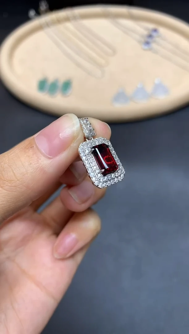 【闪购商品】石榴石颈饰银S925镶嵌石榴石【无服务费】