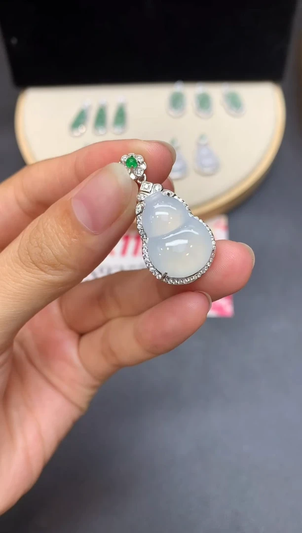 【闪购商品】翡翠吊坠(不含链)银S925镶嵌葫芦【多样性发其一】