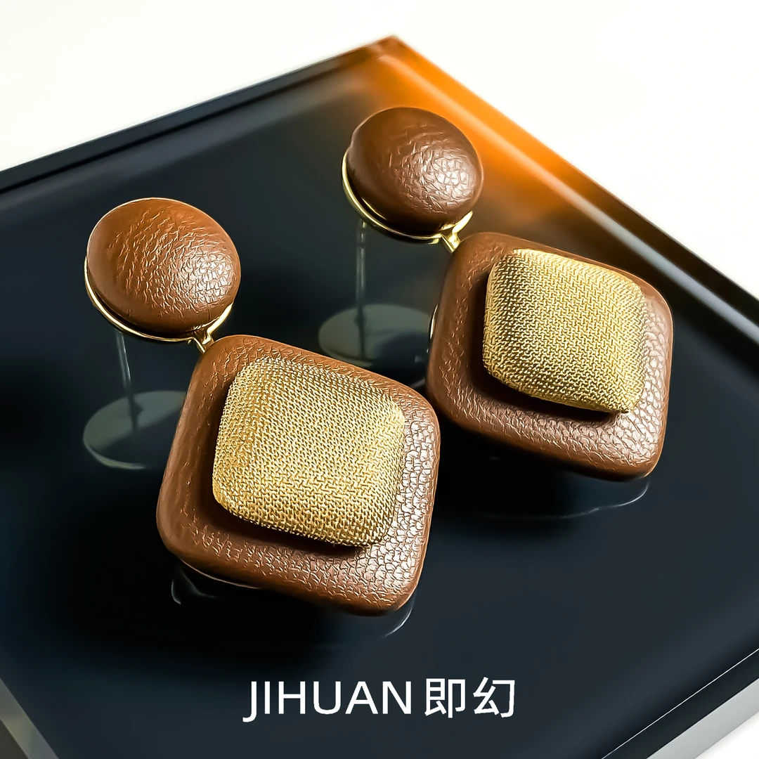 即幻 铜合金皮质耳饰 秋冬欧美风咖色简约精致百搭皮质耳钉J-8092