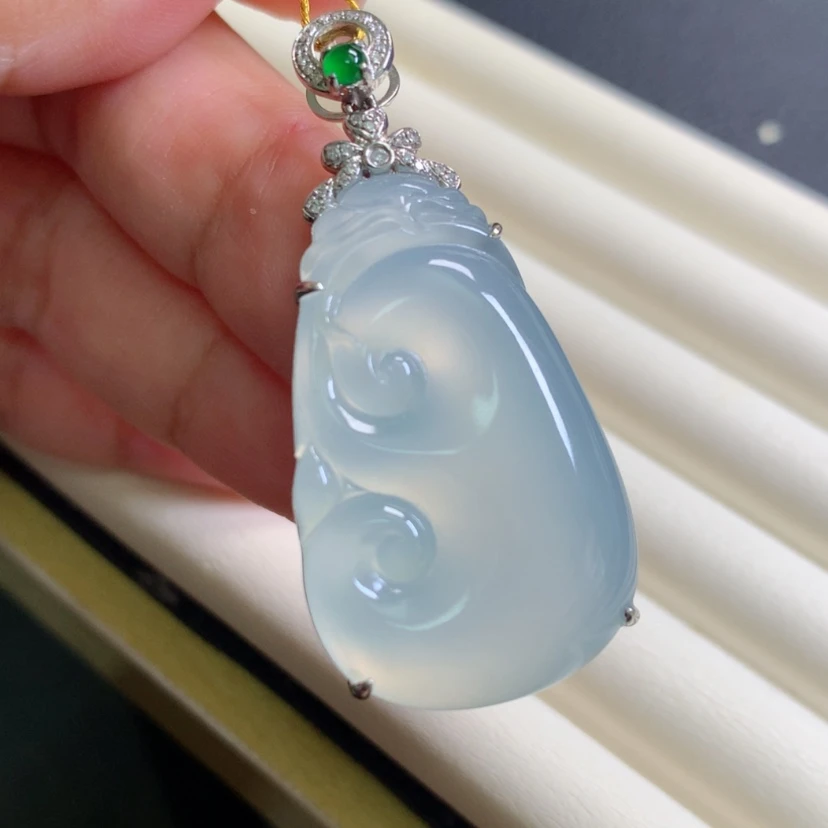 【闪购商品】翡翠颈饰18K金镶嵌如意