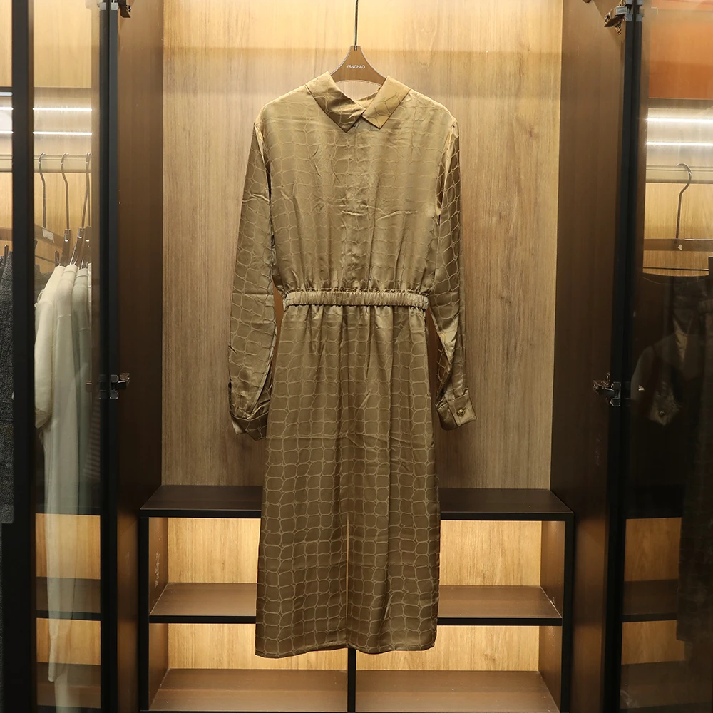 暗金色方格印花连衣裙