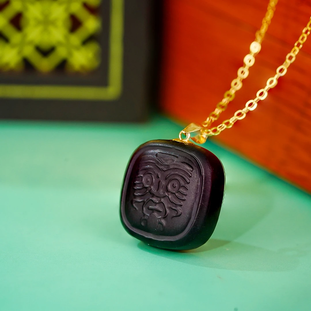 【典藏】18k金扎基拉姆-和田玉塔青吊坠 双面雕刻祥云K金镶嵌设计款