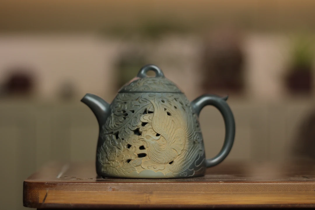 钦州坭兴陶双层秦权小容量双层镂空壶富贵吉祥。李宏涛双层壶水壶