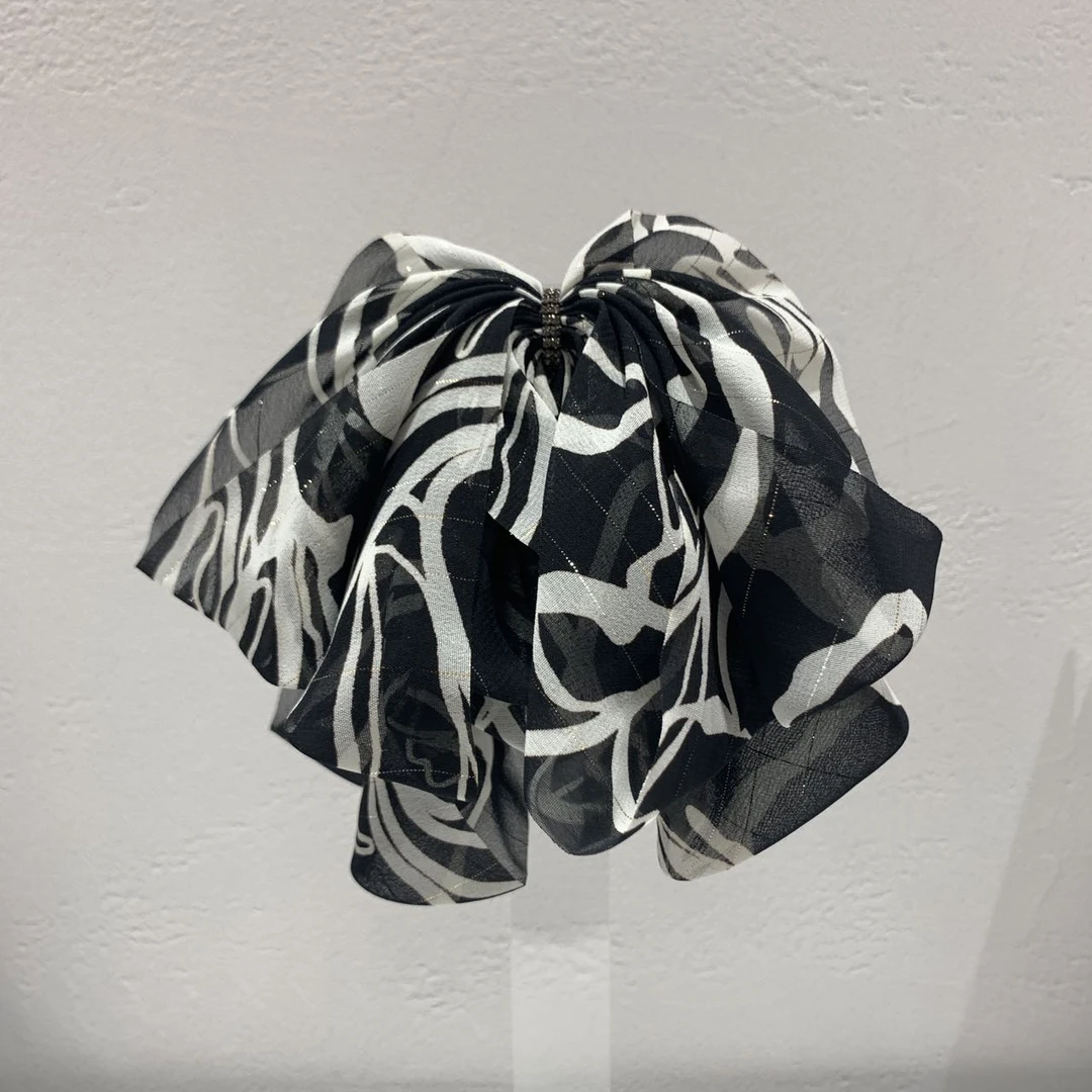 GREBUTY 5472 简约百搭黑白花纹细闪多层蝴蝶结抓夹