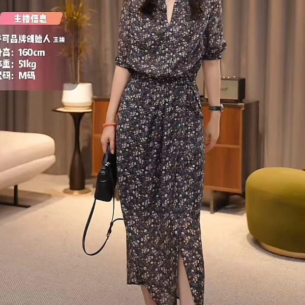 2025夏装新款高级感开叉v领碎花连衣裙轻奢高贵女士收腰显瘦裙子