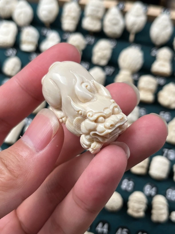 猛犸牙手工貔貅手把吊坠，宽21高39厚16.5
