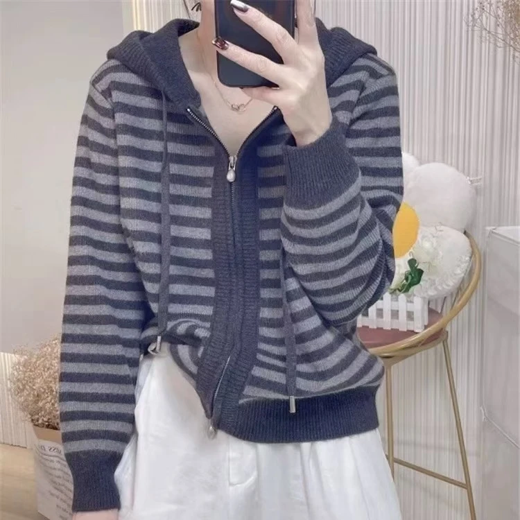 高级灰条纹针织衫连帽休闲双拉链帽衫女百搭宽松带帽学院风外套