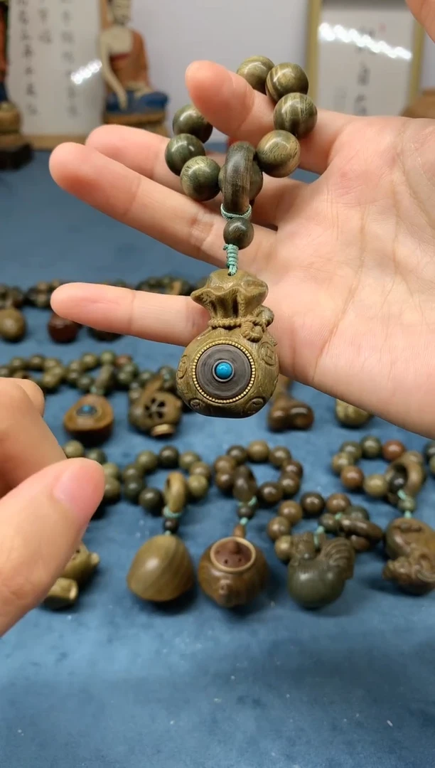 【闪购商品】维腊木（绿檀）把件赚钱袋 盘玩件