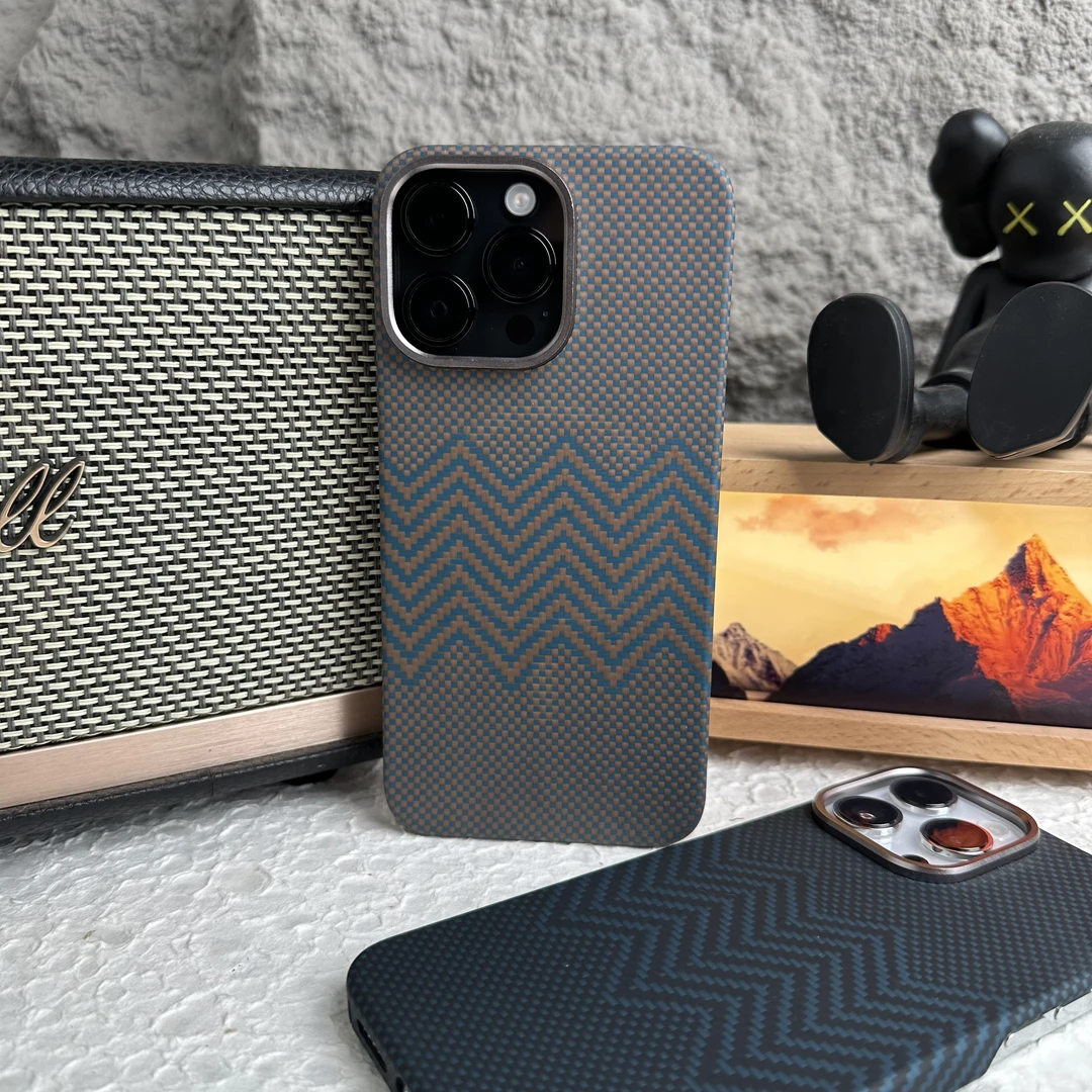 凯夫拉适用于15promax高档碳纤维手机壳14pro商务防摔磁吸壳硬壳