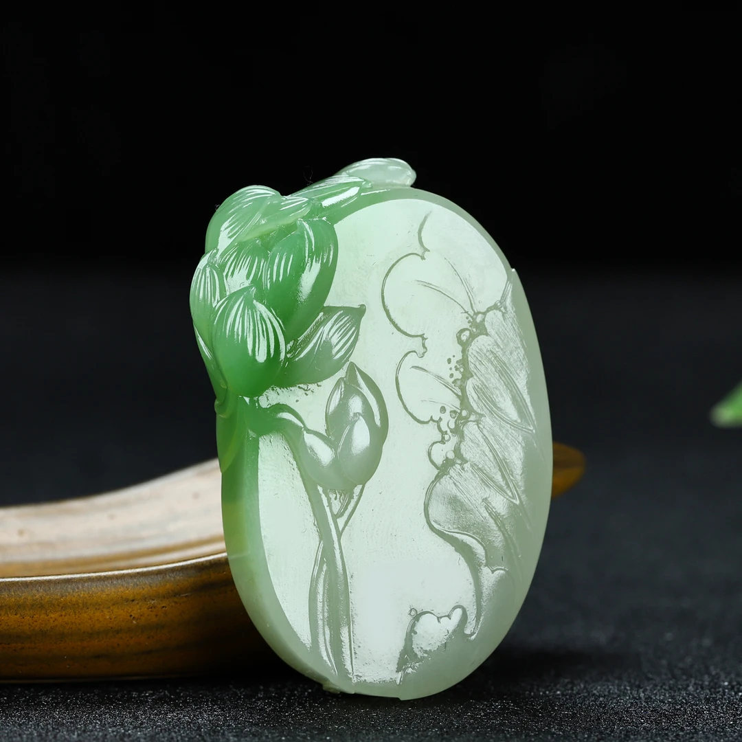 和田玉翠青一品青莲吊坠大师手工精雕双面雕刻男女款俏色高端挂件