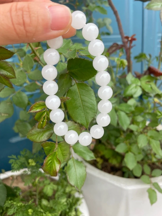 福利！福利！新疆老坑戈壁料金丝玉白色玉手串10mm圆珠女生拍一发一