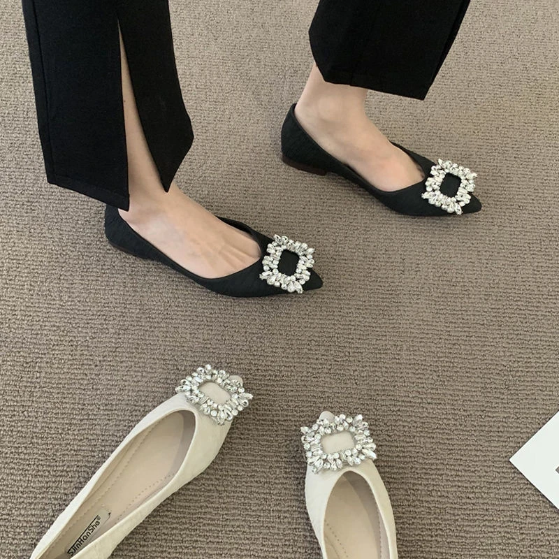 大码女鞋41-43加肥加宽晚风气质水钻法式平底鞋夏黑色尖头奶奶鞋