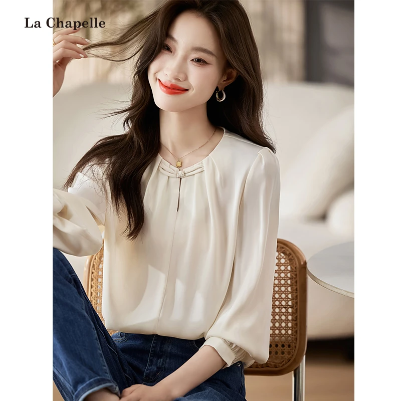 拉夏贝尔米色小盘扣衬衫女春季2025新款时尚百搭OL通勤圆领上衣