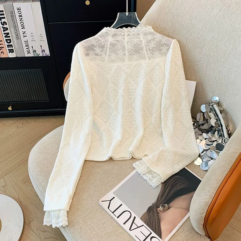 杏色半高领长袖蕾丝衫女秋冬新款内搭高级感洋气打底小衫镂空上衣