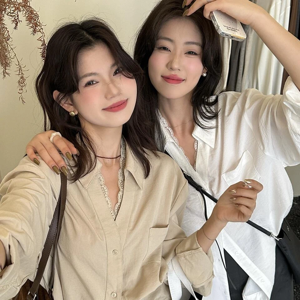 2025秋季新款韩版法式V领蕾丝花边衬衫女秋季新款设计感小众宽松