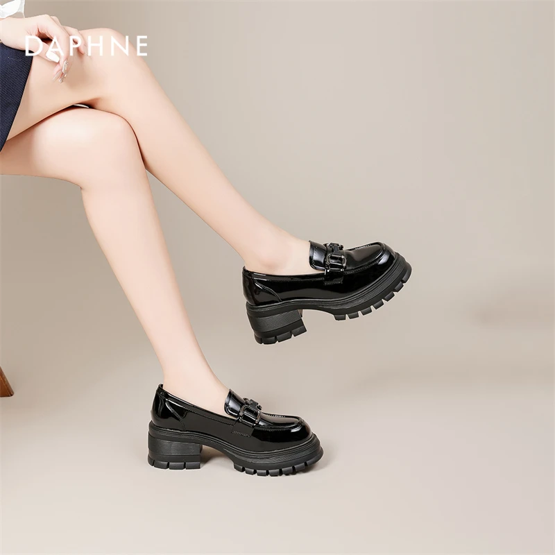 达芙妮厚底乐福鞋女2025夏季新款黑色漆皮英伦风百搭一脚蹬小皮鞋