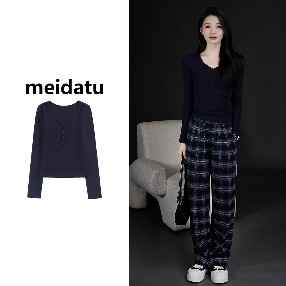 美哒兔(清版)（慵懒法式）气质基础款v领长袖打底上衣（bd1164-8Q）