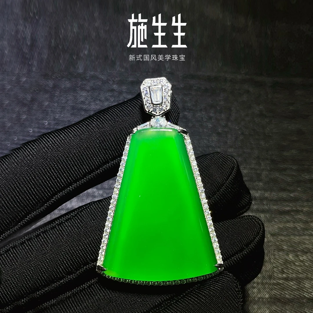 【施生生珠宝】天然S925银豪镶绿玉髓简约大无事牌项链026532