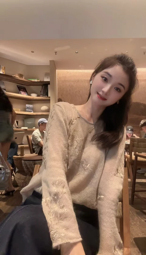 【COCQ】重工刺绣针织上衣秋冬