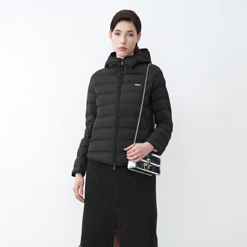 S·DEER圣迪奥女装时尚休闲高领连帽撞色字母短款羽绒服S21482451