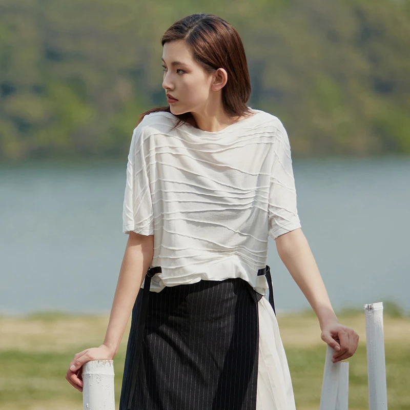 S·DEER圣迪奥女装夏季新款时尚简约一字领肌理飘带T恤S20280125
